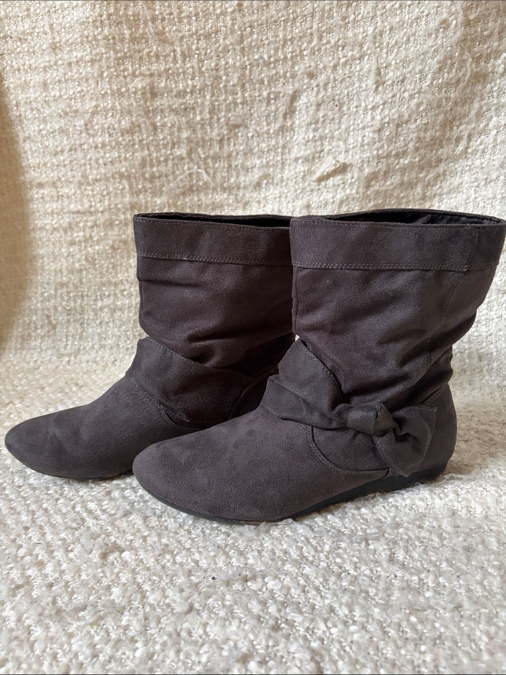 🎀 REPORT WOMENS SIZE 8 GRAY SUEDED BOOTIES